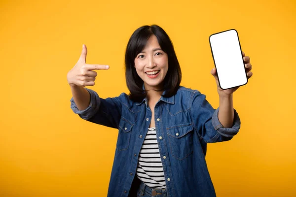 Porträt Schöne Asiatische Junge Frau Glücklich Lächeln Jeansjacke Gekleidet Zeigt — Stockfoto