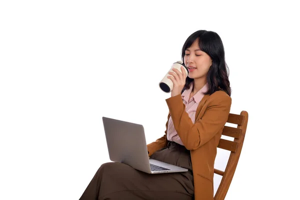 Hermosa Joven Mujer Negocios Asiática Usando Computadora Portátil Sentado Silla —  Fotos de Stock