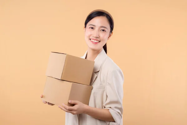 Portret Van Succesvolle Gelukkige Zelfverzekerde Jonge Aziatische Zakenvrouw Dragen Witte — Stockfoto