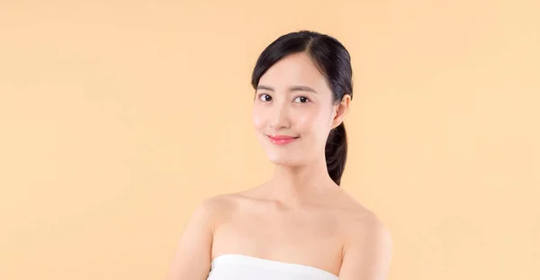 Belleza Joven Asiático Mujer Modelo Con Fresco Brillante Hidratado Facial —  Fotos de Stock