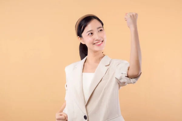 Estúdio Retrato Feliz Feliz Confiante Jovem Mulher Negócios Asiática Menina — Fotografia de Stock