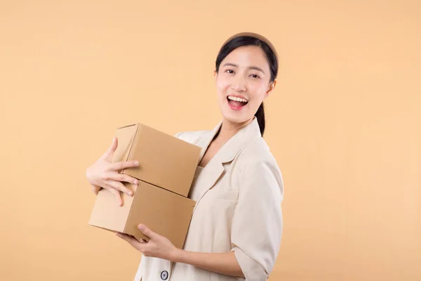 Portret Van Succesvolle Gelukkige Zelfverzekerde Jonge Aziatische Zakenvrouw Dragen Witte — Stockfoto
