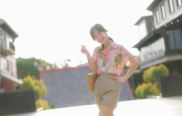 Portret Prachtige Aziatische Jonge Vrouw Zomervakantie Reis Thailand Jonge Hipster — Stockfoto