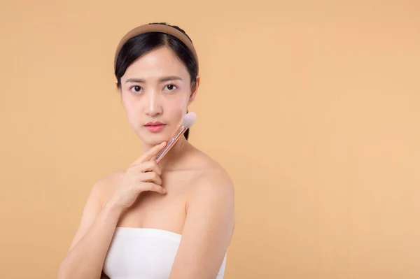 Muotokuva Nuori Onnellinen Aasialainen Nainen Luonnollinen Muodostavat Kasvot Tilalla Kosmeettinen — kuvapankkivalokuva