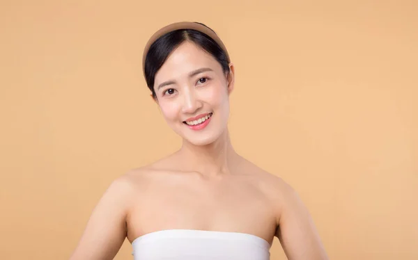 Belleza Joven Asiático Mujer Modelo Con Fresco Brillante Hidratado Facial — Foto de Stock