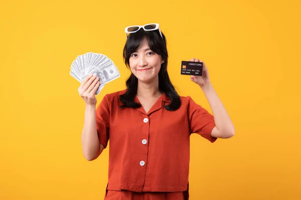 Portré Sikeres Boldog Magabiztos Fiatal Ázsiai Boldog Mosoly Visel Narancssárga — Stock Fotó