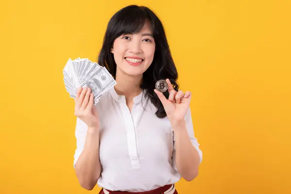 Portret Młoda Piękna Azjatycka Kobieta Przedsiębiorca Szczęśliwy Uśmiech Noszenie Białej — Zdjęcie stockowe