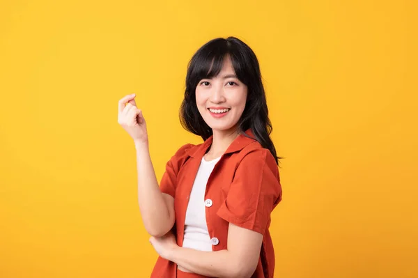 Portrait Belle Jeune Femme Asiatique Sourire Heureux Habillé Vêtements Orange — Photo