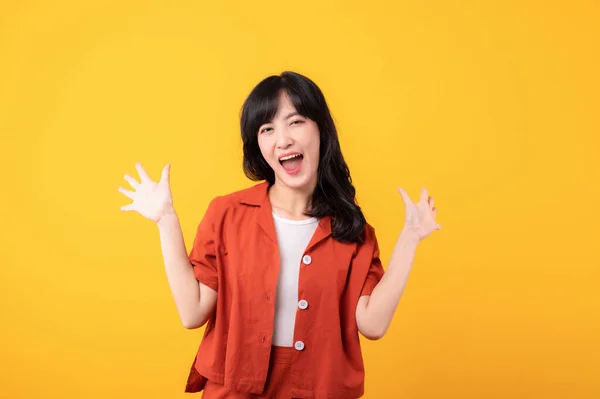 Portrett Vakker Ung Asiatisk Kvinne Lykkelig Smil Kledd Oransje Klær – stockfoto