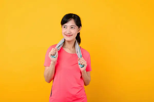 Retrato Asiático Jovem Esportes Fitness Mulher Feliz Sorriso Vestindo Rosa — Fotografia de Stock