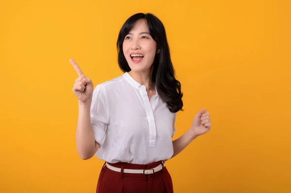 Portret Aziatische Jonge Vrouw Ondernemer Blij Glimlach Gekleed Wit Shirt — Stockfoto