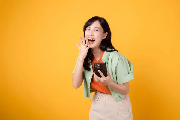 Piękno Podekscytowany Młody Azji 30S Kobieta Ekspresja Krzyk Ogłosić Gest — Zdjęcie stockowe