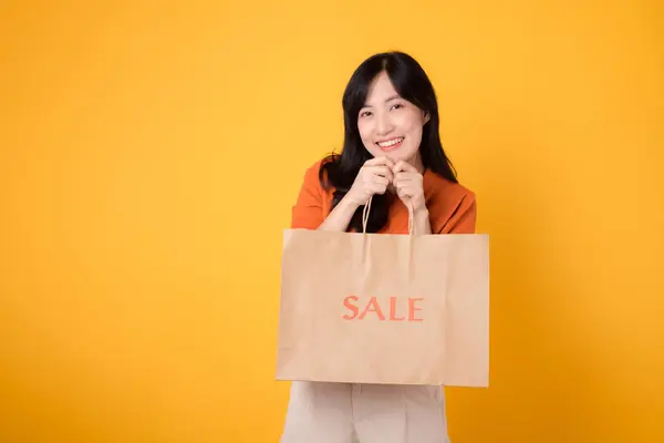 Asian Cheerful Woman 30S Wearing Orange Shirt Showing Happy Smile — Stock Photo, Image