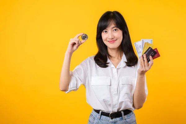 Capturez Essence Monnaie Numérique Avec Superbe Portrait Jeune Femme Asiatique — Photo
