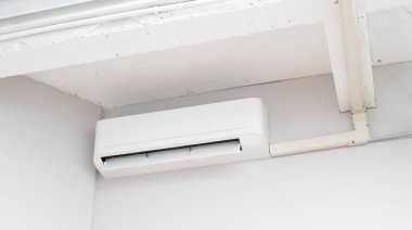 Klima sistemi. Kapalı alan iklimi. Gelişmiş teknoloji ve enerji verimliliği ile, beyaz duvar monte ünitesi optimal sıcaklık ve havalandırmayı sağlar.