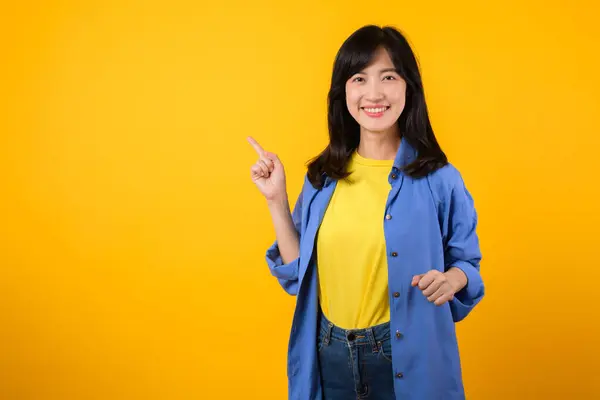 Capture Attention Engaging Portrait Asian Young Woman Wearing Yellow Shirt — Stock Photo, Image