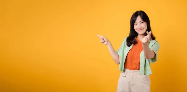 Young Asian Woman 30S Wearing Green Orange Shirt Pointing Fingers — Stock Photo, Image