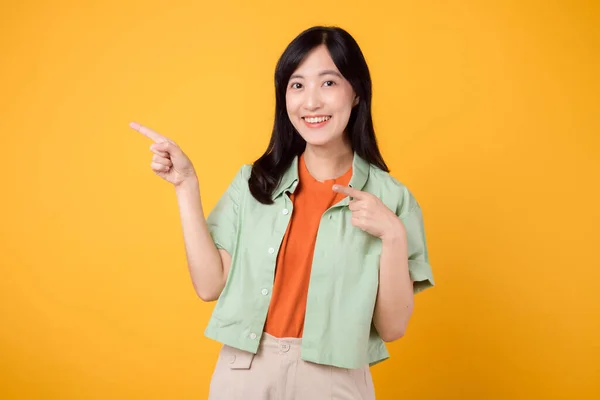 Young Asian Woman 30S Wearing Green Shirt Orange Shirt Pointing — Stock Photo, Image