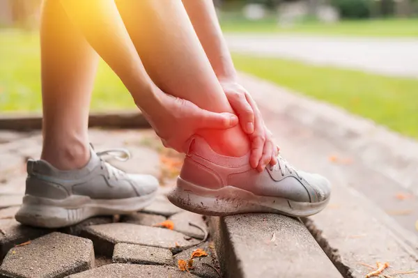 Female Joggers Pain Discomfort Running Public Park Care Treatment Ankle — Stock Photo, Image