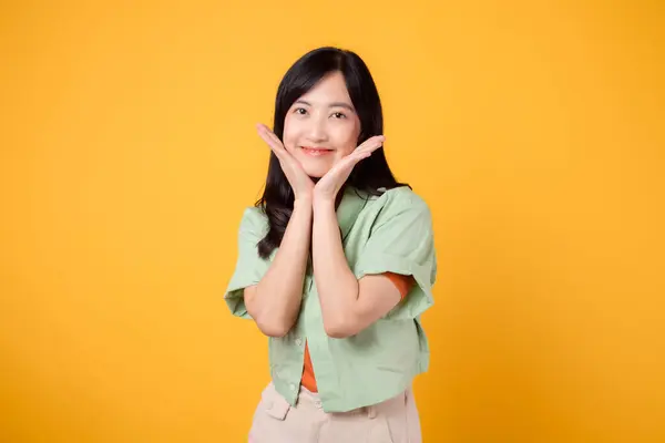 Young Asian Woman 30S Wearing Green Shirt Orange Shirt Radiates — Stock Photo, Image