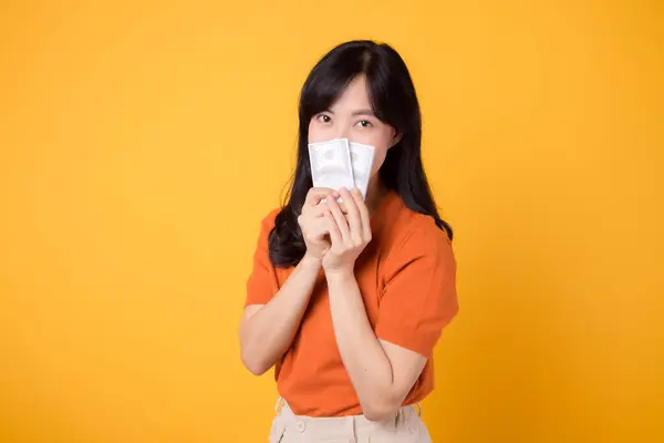 Lächelnde Junge Moderne Asiatische Frau Den 30Er Jahren Bargelddollar Der — Stockfoto