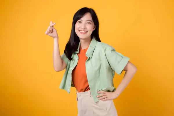 Glück Mit Einer Jungen Asiatin Die Bekleidet Mit Orangefarbenem Hemd — Stockfoto
