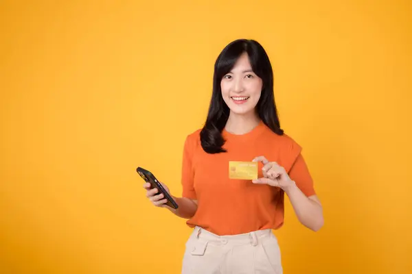 Lively Asian Woman 30S Employing Smartphone Exhibiting Credit Card Vibrant — Stock Photo, Image