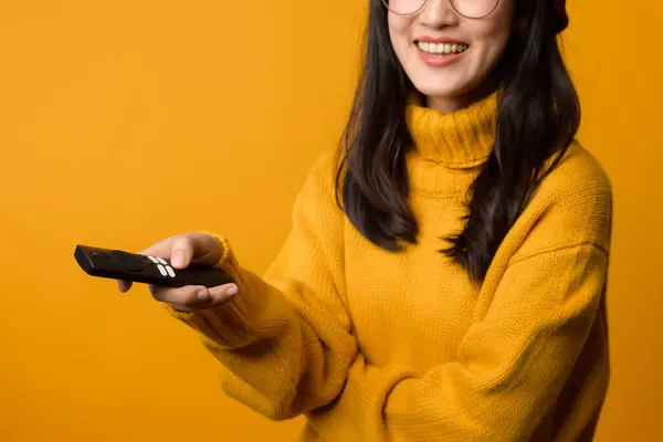 Detailní Záběr Obsahu Mladé Asijské Ženy Věku Let Oblečené Žlutém — Stock fotografie