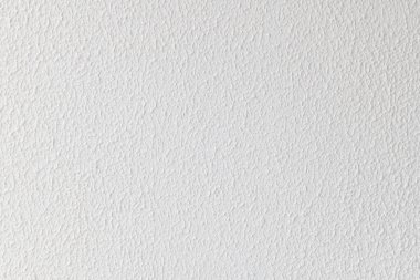 Beyaz desenli arka plan, modern evin içinde alçı duvarın kaba yüzey malzemesi. Basit düzensiz şablon tasarım için sakin ve minimalist zemin oluşturur