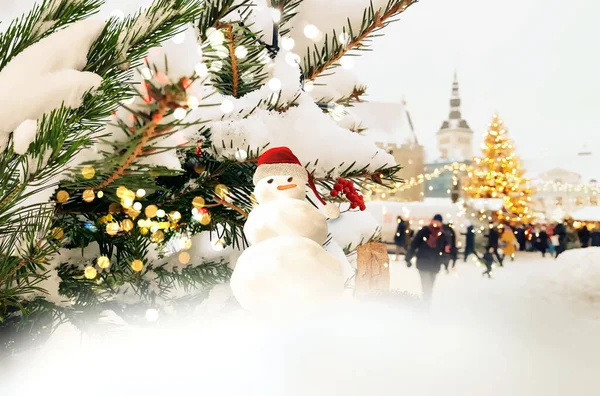 Karácsony Este Dekoráció Hóember Mikulás Csésze Középkori Házak Lámpafény Emberek — Stock Fotó