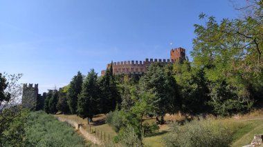 İtalya 'nın Verona şehrindeki Soave Kalesi.