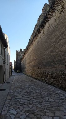 İtalya 'nın Verona şehrindeki Soave Kalesi.