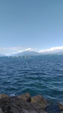 İtalya 'da Garda Gölü' ndeki Desenzano kasabası