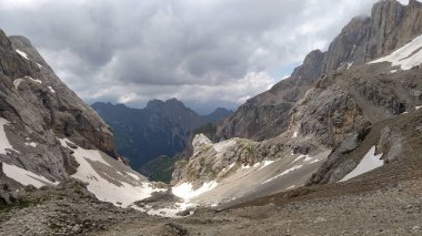İtalya 'da Dolomitler Üzerine Bivacco dal Bianco
