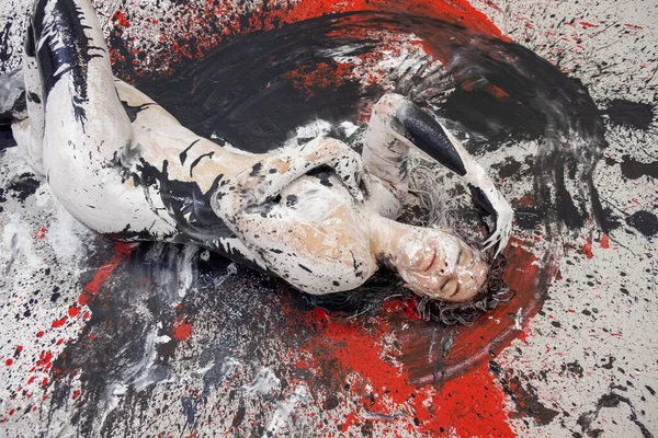 Jeune Femme Nue Peinte Artistiquement Abstraite Avec Peinture Noire Blanche — Photo