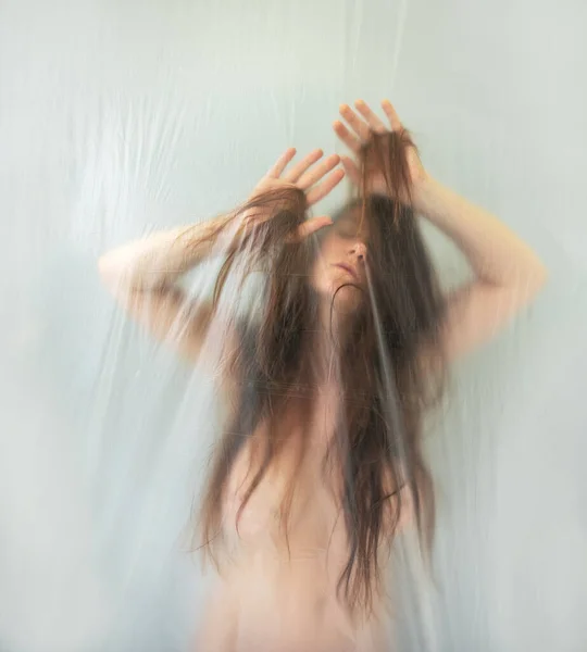 Niewyraźny Rozmyty Obraz Zmysłowego Romantycznego Młodego Nago Seksownego Portretu Kobiety — Zdjęcie stockowe
