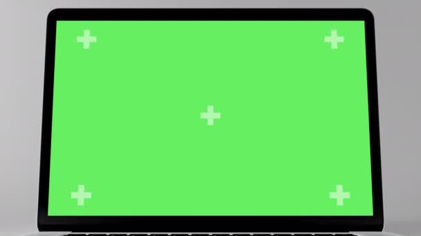 Green Screen Display Laptop Otevře Přiblíží Bílém Pozadí Prázdný Green — Stock video