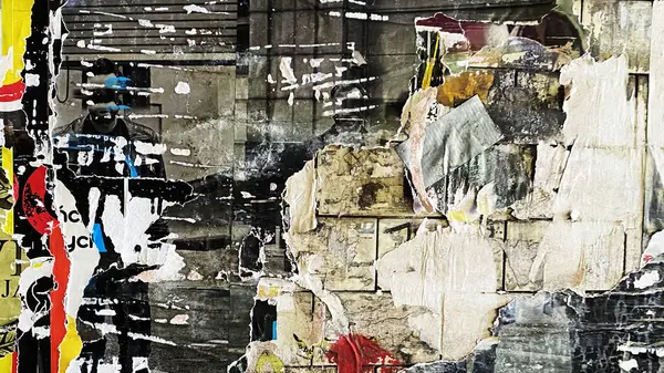 Eski Renkli Posterler Kolajı. Yırtılmış Yırtık Buruşuk Kağıt. Duvar Arkaplanı Tahta Döşemesi. Urban Street Poster Kolajı. Konser Posterleri Çok Katmanlı Kusursuz Döngü Durağı Hareketi