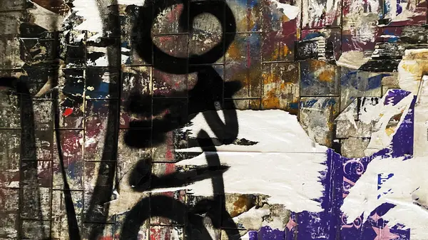 Eski Renkli Posterler Kolajı. Yırtılmış Yırtık Buruşuk Kağıt. Duvar Arkaplanı Tahta Döşemesi. Urban Street Poster Kolajı. Konser Posterleri Çok Katmanlı Kusursuz Döngü Durağı Hareketi