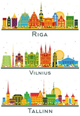 Vilnius Litvanya, Tallinn Estonya ve Riga Letonya City Skyline Set ve Renkli Binalar Beyazlar 'da izole edildi. Tarihi Mimariyle İş Seyahati ve Turizm Konsepti. Yer İmlerine sahip şehir manzarası.