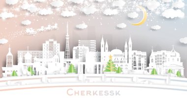 Çerkessk Rusya. Kar taneleri, ay ve neon çelenklerle kağıt kesiği şeklinde ufuk çizgisi. Noel ve yeni yıl konsepti. Noel Baba kızakta. Cherkessk şehir merkezi..