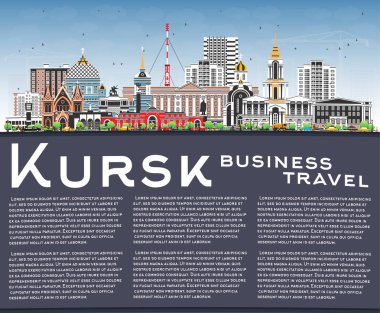 Kursk Rusya şehri gökyüzü mavi renkli binalar ve kopyalama uzayı ile ufuk çizgisi. Vektör çizimi. Şehir simgeleriyle Kursk şehri. Modern ve tarihi mimariyle iş seyahati ve turizm kavramı.