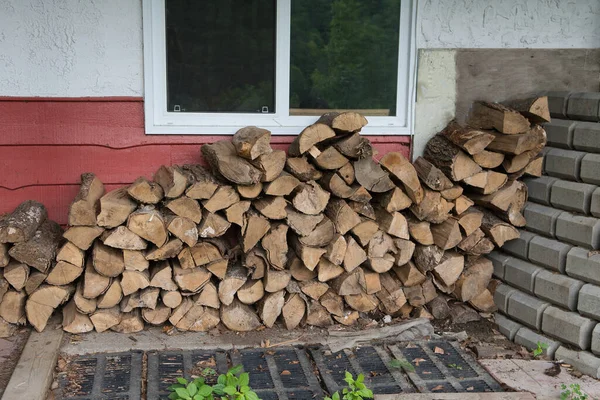 Kır Evinde Şömine Yakmak Için Hazırlanmış Odun — Stok fotoğraf