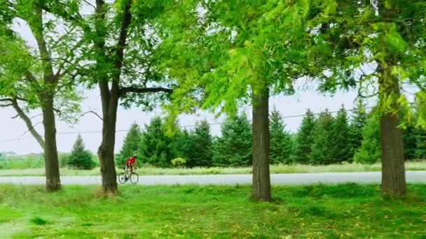 Αθλητής Αγωνιστικό Ποδήλατο Πέρασε Βιαστικά Δρόμο Χωρίς Κίνηση — Αρχείο Βίντεο