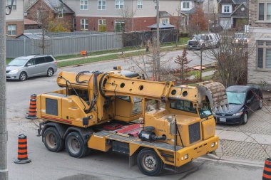 İş için hazırlanmış bir kazıcı komutu bekliyor