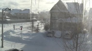 Üçüncü gün için her taraftan kar yağmaya devam ediyor.