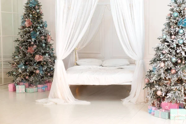 Winter Xmas Hygge Home Decor White Bedroom Skandinavian Style Bed — Stock Photo, Image