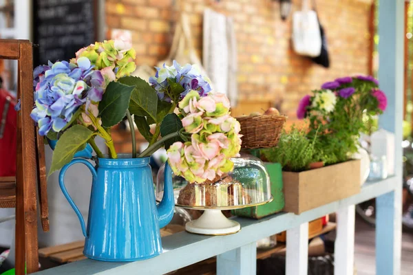 Colorful Flowers Hortensia Decorative Kettle Bouquet Summer Flowers Vase Table — Stockfoto