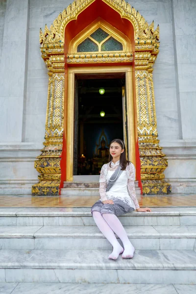Ritratto Bella Giovane Donna Che Indossa Costume Nazionale Thailandese Rattanakosin Immagini Stock Royalty Free