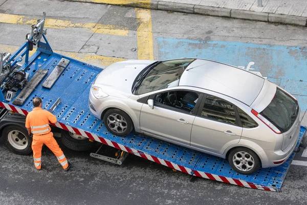 Galicia Spain July 2023 Roadside Assistance Worker Raising Car Tow — Stock Photo, Image